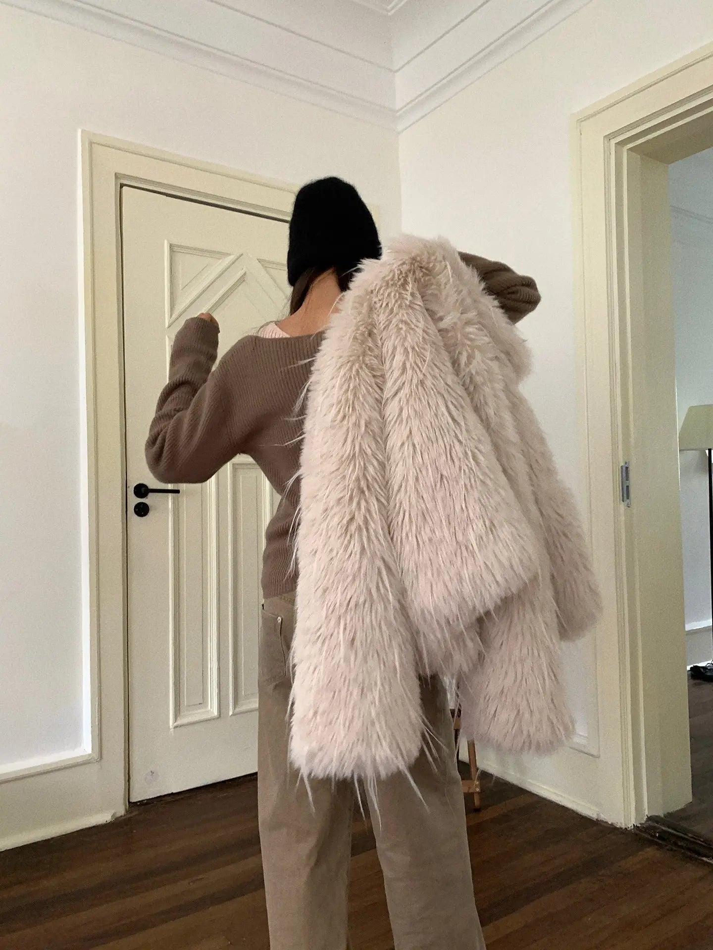 Streetwear Faux Mongolian Sheepskin Fur Coats Women Fake Sheep Fur Jackets Fuflly Long Sleeve Short Fur Coats Winter Warm eprolo