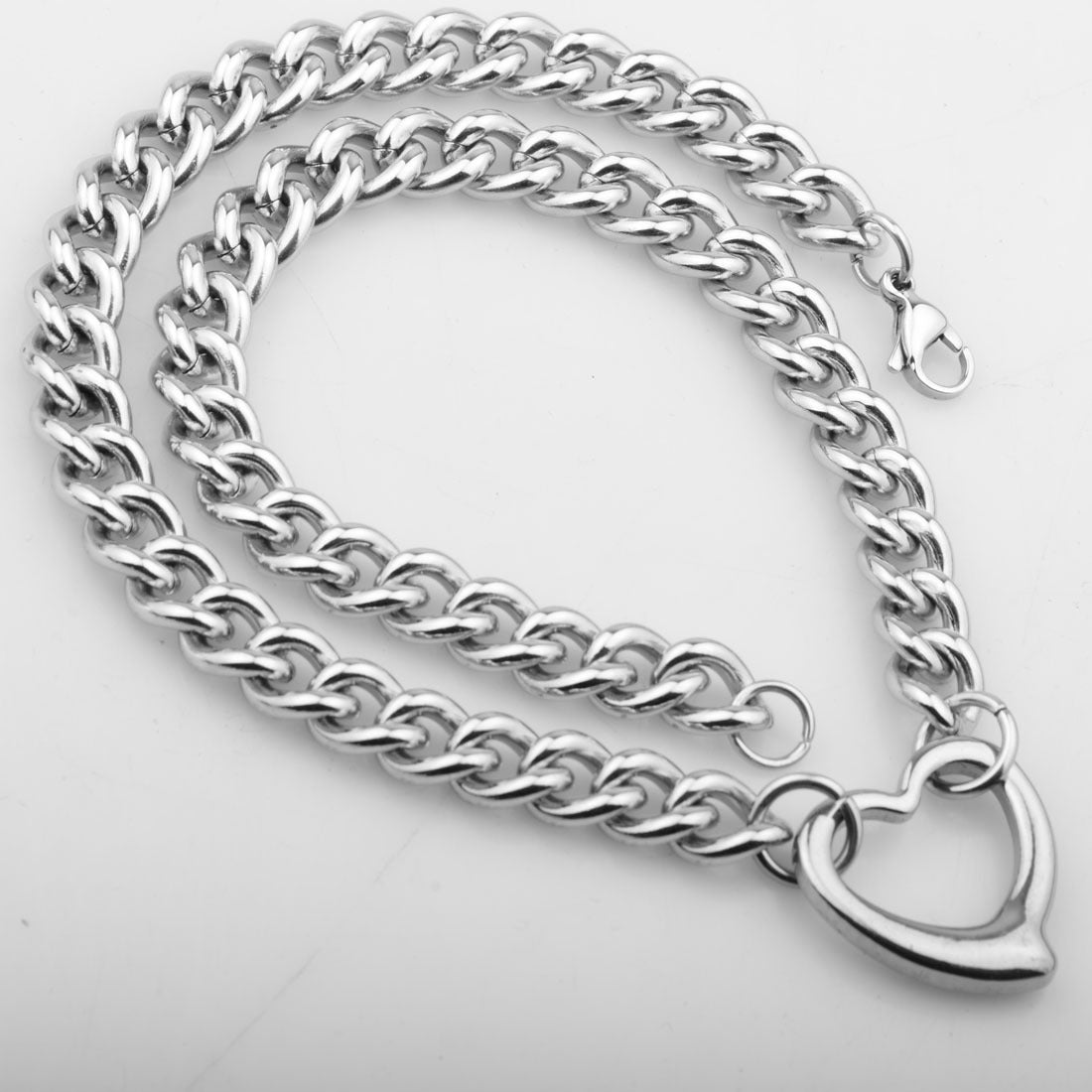 Women's fashionable and sexy titanium steel stainless steel hollow heart-shaped twisted chain choker necklace
