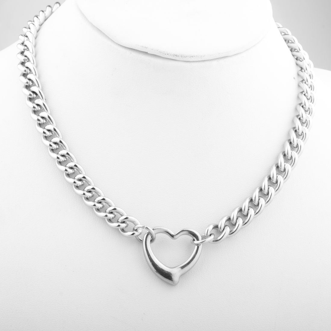 Women's fashionable and sexy titanium steel stainless steel hollow heart-shaped twisted chain choker necklace