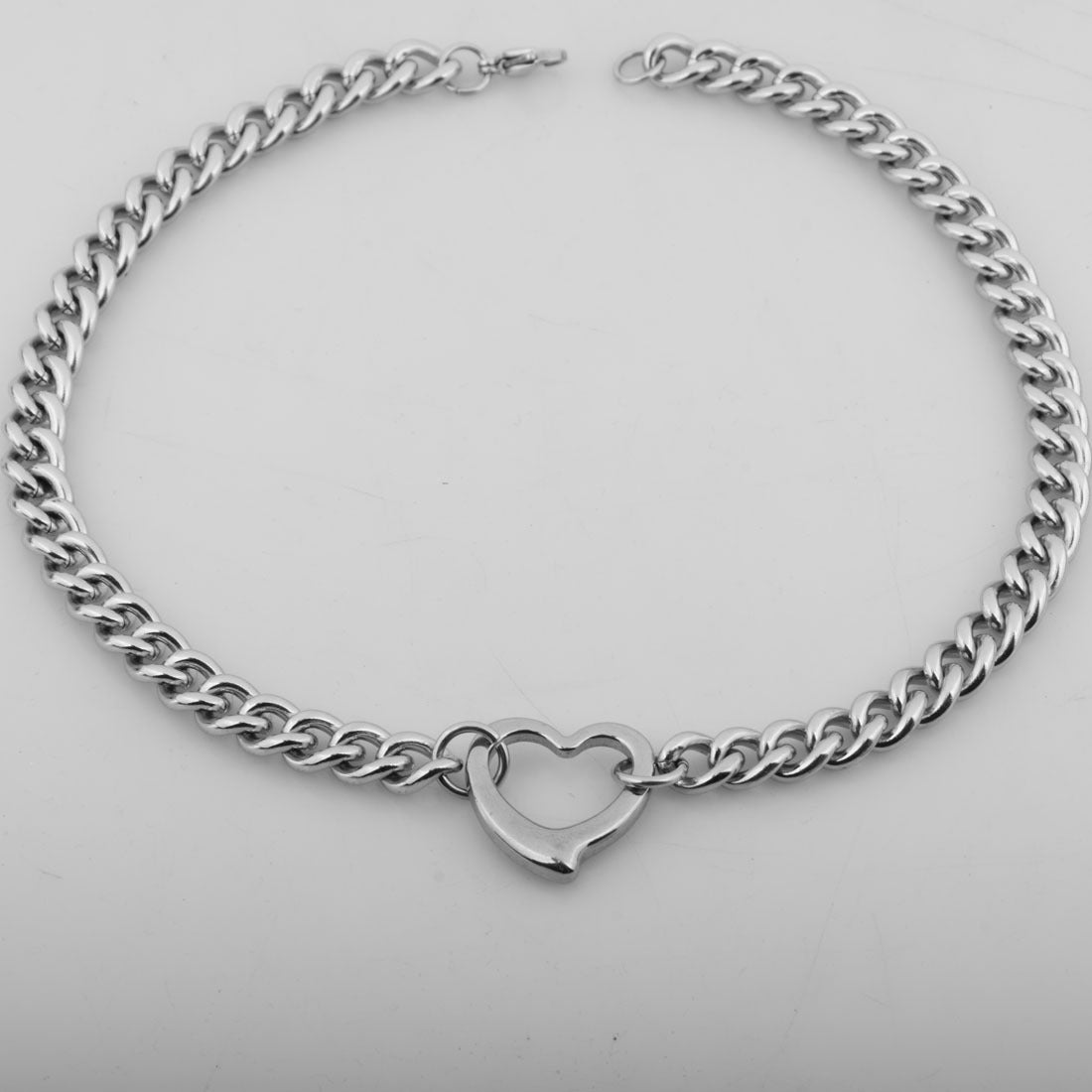 Women's fashionable and sexy titanium steel stainless steel hollow heart-shaped twisted chain choker necklace
